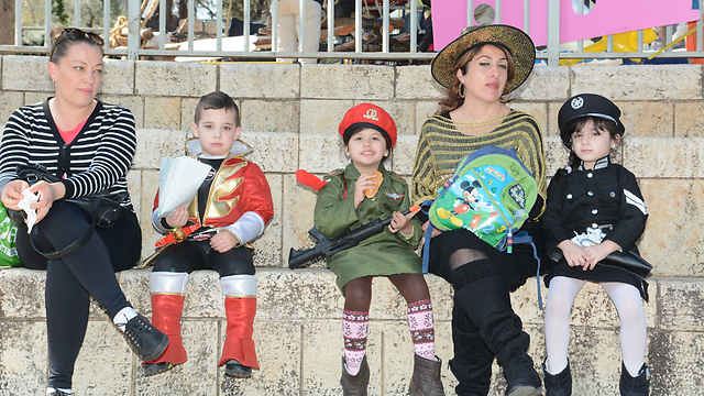 בחיפה חגגו עדלאידע במדרחוב נורדאו (צילום: ג'ורג' גינסברג) (צילום: ג'ורג' גינסברג)