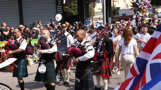 Pipers at the Holon parade (Photo: Motti Kimchi)  (Photo: Motti Kimchi)