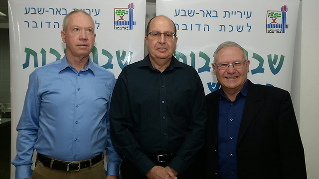 Galant, Ya'alon and Yadlin at cultural event, Saturday (Photo: Herzl Yosef) (Photo: Herzl Yosef)
