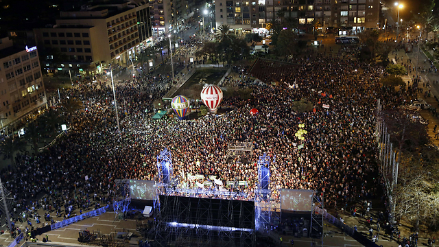Tens of thousands converge on Rabin Square (Photo: AFP)