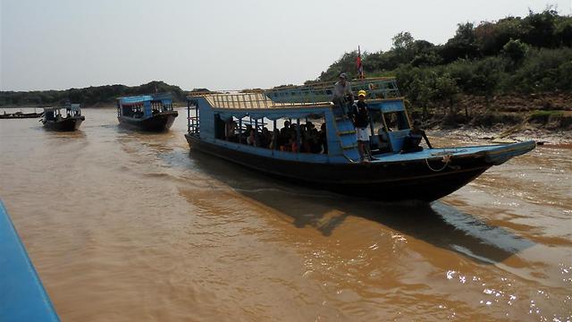 תנועה סואנת על נהר המקונג (צילום: יוסף ג'קסי (ג'קסון)) (צילום: יוסף ג'קסי (ג'קסון))