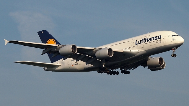 מטוס Airbus A380 של לופטהנזה. מסע של 32 שעות (צילום: shutterstock) (צילום: shutterstock)