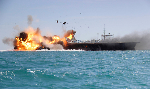 השוק יוצף בנפט אם יוסרו הסנקציות. תרגיל צבאי באיראן (צילום: AP) (צילום: AP)