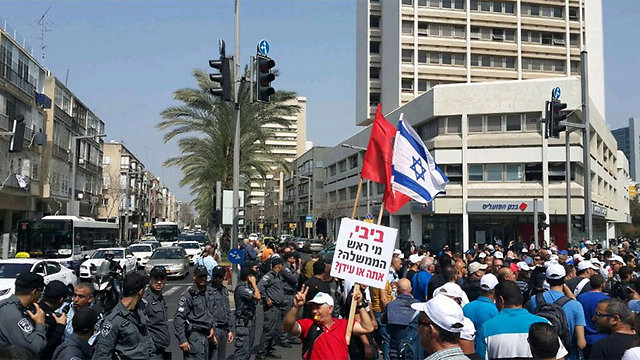 עובדי כיל מפגינים בתל אביב, היום (צילום: נועם (דבול) דביר) (צילום: נועם (דבול) דביר)