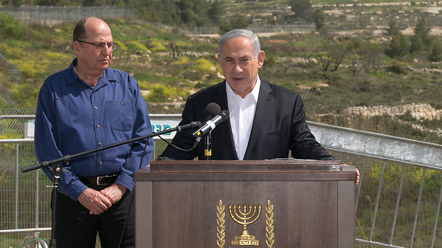 Netanyahu and Ya'alon on the campaign trial. Senior Likud ministers still yearn for unity (Photo: Ohad Zwigenberg)