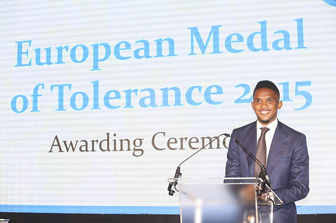 Eto'o receives Medal of Tolerance in London. 'Only we can make it stop' (Photo: Oz Mualem)