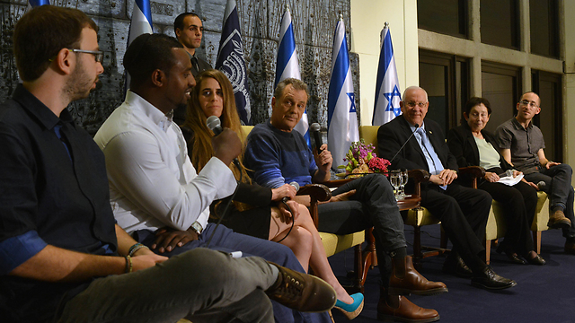 Rivlin meets with citizens reluctant to vote (Photo: Kobi Gideon, GPO)