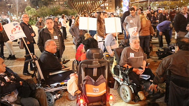 הפגנת הנכים בתל אביב השבוע (צילום: מוטי קמחי) (צילום: מוטי קמחי)