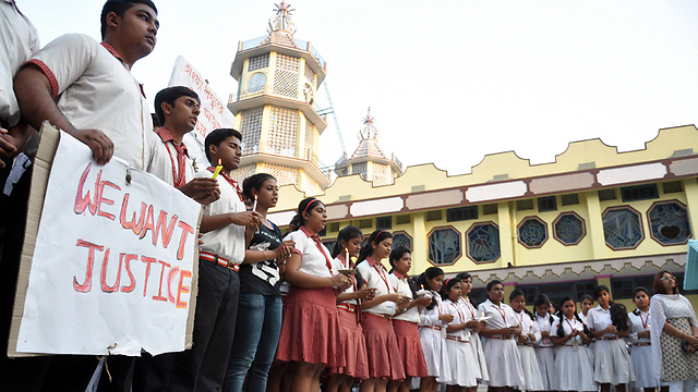הפגנה נגד מעשי אונס בהודו (צילום: AP) (צילום: AP)