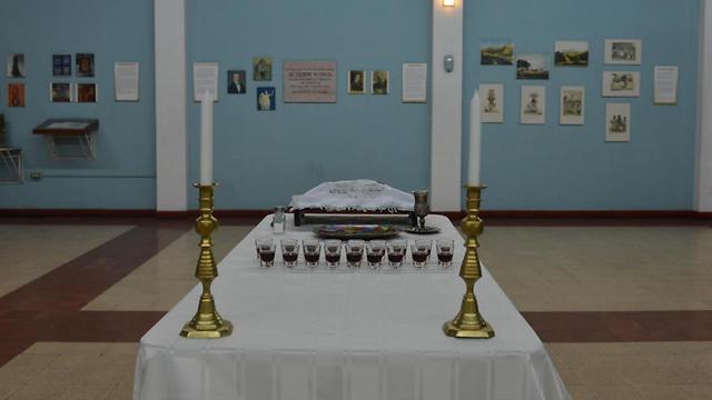 Glasses of kosher wine and bread in Jamaica's last synagogue, in Kingston (Photo: AP) (Photo: AP)