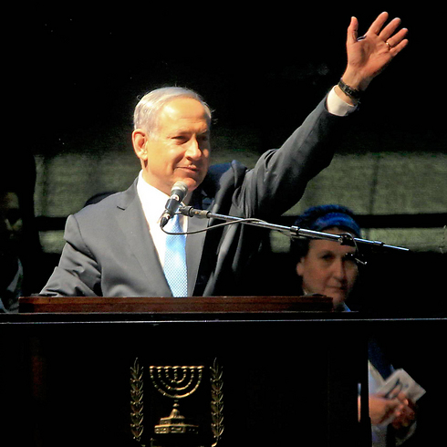 Netanyahu's participation in right-wing rally conveys a very clear, very nationalistic, very aggressive message (Photo: AP)