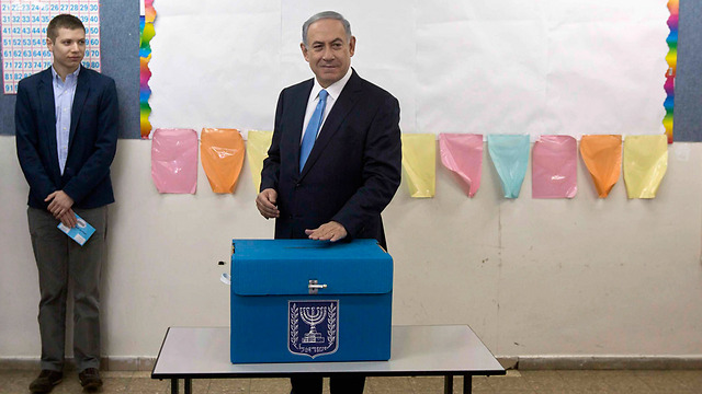 Netanyahu votes in Jerusalem. Like some of his predecessors, he reached the point in which personal scores, hatred and fear become the main thing (Photo: Reuters) 