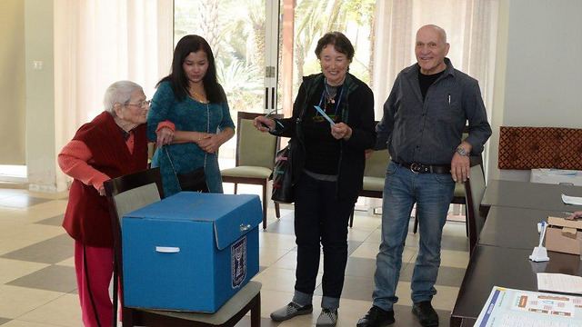 Voters at Kibbutz Nir Am polling station. (Photo: Herzel Yosef)