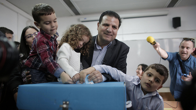 Odeh casting a ballot with his children (Photo: AFP) (Photo: AFP)