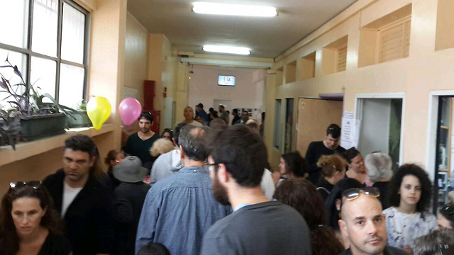 התורים הארוכים בבחירות 2015 (צילום: עמית קוטלר) (צילום: עמית קוטלר)