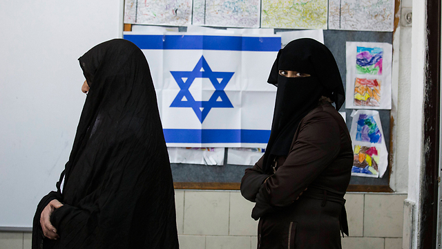 Bedouin women vote in Rahat (Photo: AP)