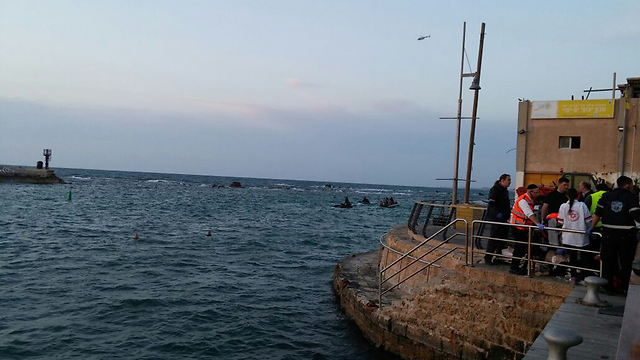כוחות ההצלה בנמל יפו (צילום: באדיבות משטרת ישראל) (צילום: באדיבות משטרת ישראל)