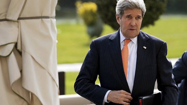 US Secretary of State John Kerry walks back into the hotel after lunch and a morning meeting with Iran's Foreign Minister Mohammad Javad Zarif (Photo: Reuters) (Photo: Reuters)