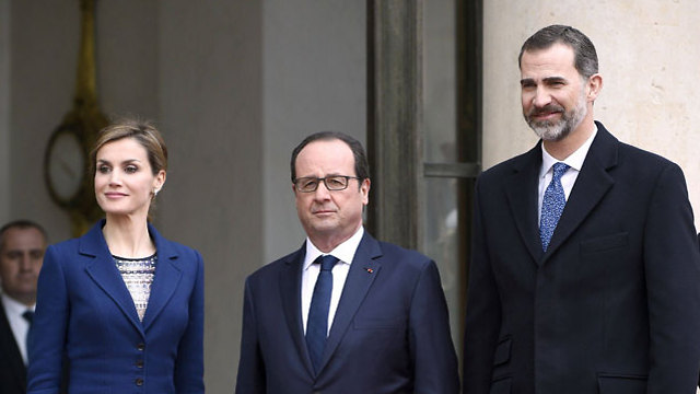 הנשיא הולנד עם מלך ספרד המבקר בצרפת (צילום: AFP) (צילום: AFP)