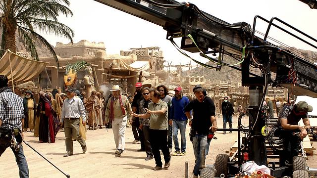 Iranian filmmaker Majid Majidi, center, directing a scene on the set of 'Mohammed, Messenger of God' (Photo: AP)