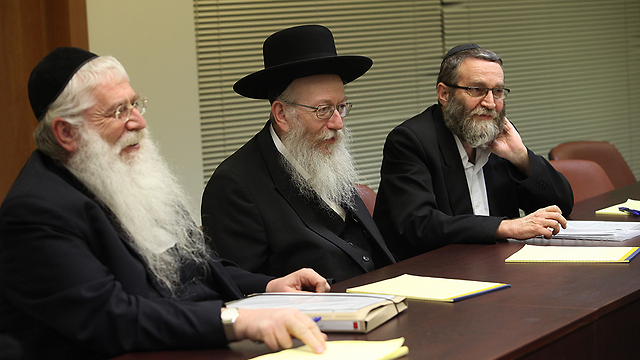 Litzman (C) and Gafni (R) during coalition negotiations (Photo: Gil Yohanan)