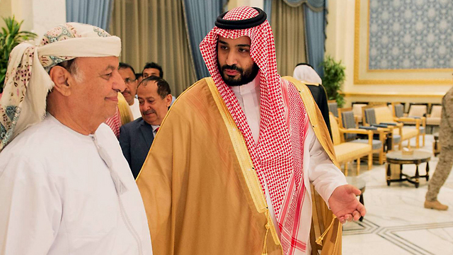 Saudi king with defense minister (Photo: AP)