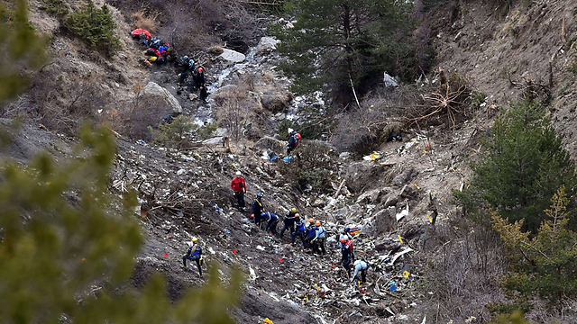 שרידי המטוס (צילום: AFP) (צילום: AFP)