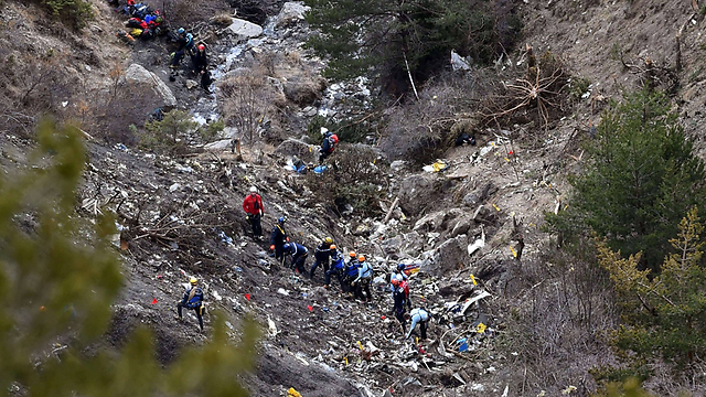 שרידי המטוס (צילום: AFP) (צילום: AFP)