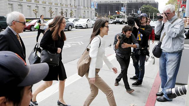 פאו מגיעה לבית המשפט בסן פרנסיסקו (צילום: רויטרס) (צילום: רויטרס)