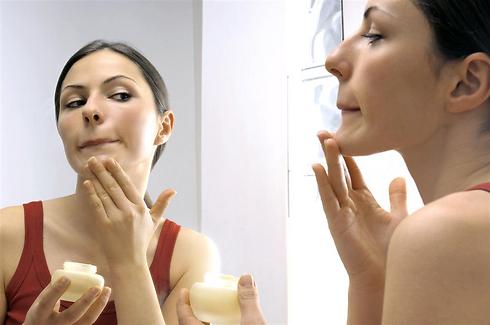 הטיפול היעיל בכתמים על הפנים. לשמור על העור (צילום: shutterstock) (צילום: shutterstock)