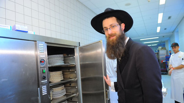 Rabbi prepares for Chabad Seder in Berlin