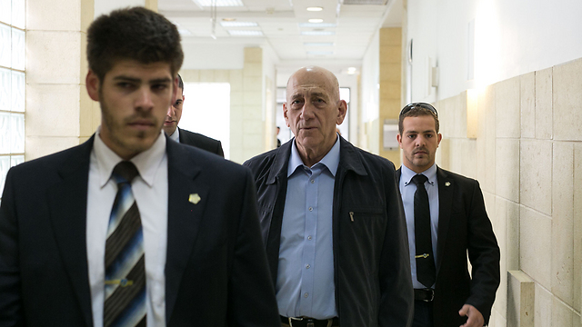 Ehud Olmert in court Monday (Photo: Mor Shauli)