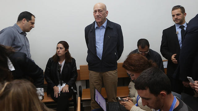 Ehud Olmert in court Monday (Photo: Gil Yohanan)