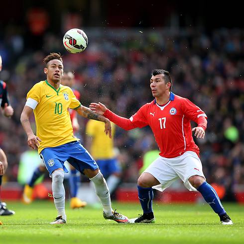 גארי מדל במשחק ידידות מול ברזיל (צילום: getty images) (צילום: getty images)