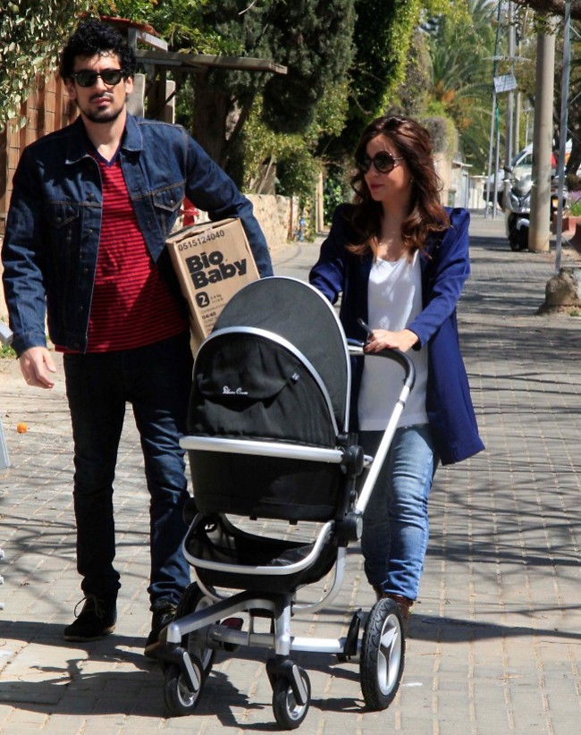 דבר איתנו אם תצטרכו בייביסיטר. נעשה לך הנחת סלב (צילום: מוטי לבטון)