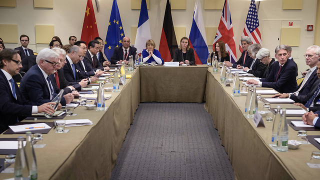 Iranian delegation meets with representatives of all six world powers in Switzerland (Photo: AP) (Photo: AP)