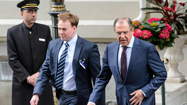 עזב למוסקבה, אך ישוב ללוזאן במידת הצורך. שר החוץ הרוסי לברוב (צילום: AP) (צילום: AP)