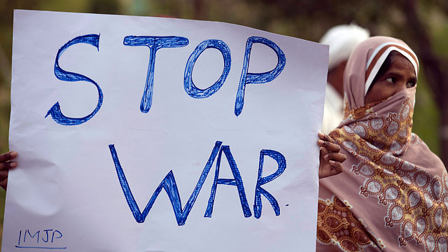 המשבר בתימן איחד את העולם הסוני המסוכסך. הפגנה בפקיסטן (צילום: AP) (צילום: AP)