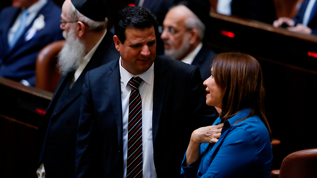 Odeh (L) with Zionist Union MK Shelly Yachimovich (Photo: Knesset)