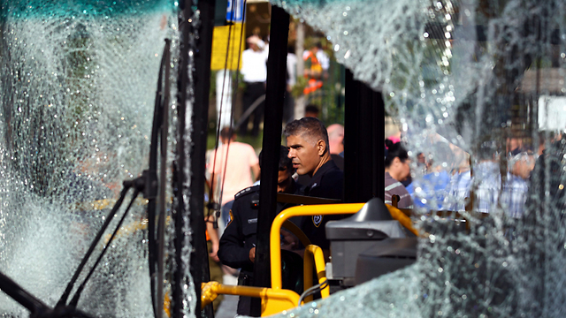 פיגוע אוטובוס בתל אביב. כאב סובב כאב (צילום: EPA) (צילום: EPA)