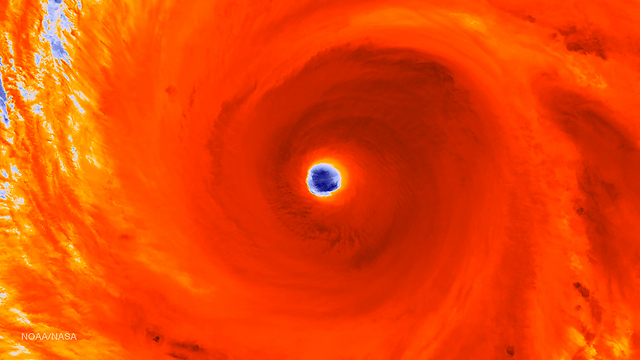 צילום באינפרא-אדום של עין הסערה על ידי לוויין (צילום: רויטרס) (צילום: רויטרס)