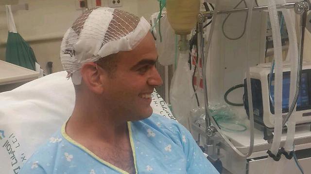 Wounded IDF soldier at hospital (Photo: Gilad Morag)