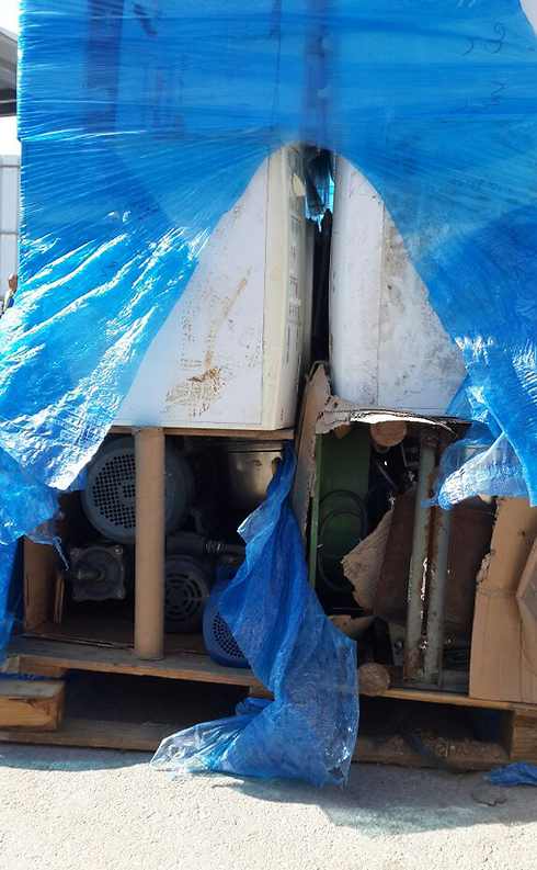 המנועים הוחבאו בתוך מוצרי החשמל הישנים (צילום: רשות המעברים במשרד הביטחון) (צילום: רשות המעברים במשרד הביטחון)