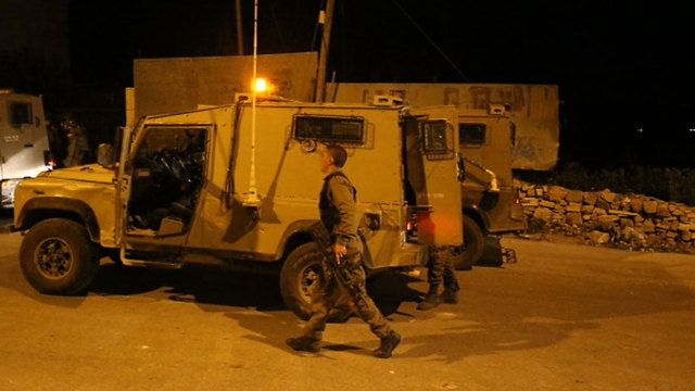 Israeli forces near Hebron (Photo: Motti Kimchi)