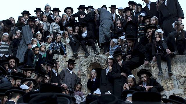 Ultra-Orthodox Jews of the Toldat Aharon sect gather on the ancient natural spring at Walaje in the West Bank in order to collect the spring water as it comes out from the mountain for matzoh (Photo: EPA)