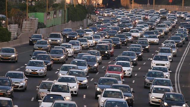 Пробка на шоссе Аялон. Фото: Моти Кимхи
