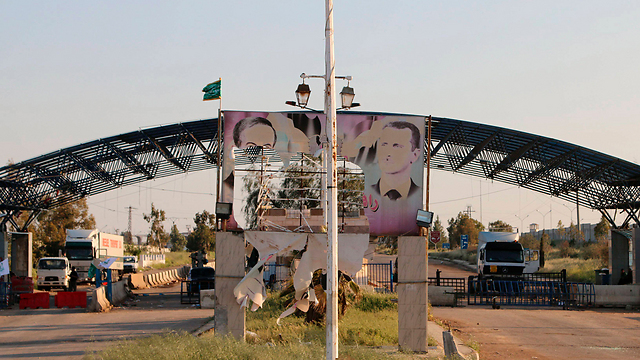 תמונות בשאר אסד נקרעו במעבר לירדן (צילום: רויטרס) (צילום: רויטרס)