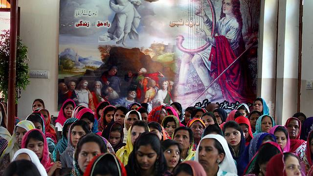 Christians pray during Easter service at St. Oswald's Church in Lahore, Pakistan (Photo: AP)