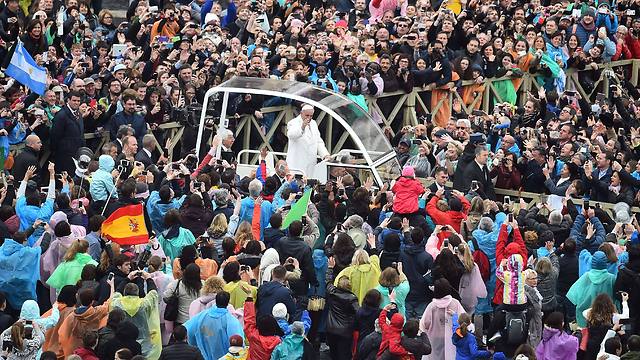 Pope Francis greets the crowd from the popemobile after the Easter Mass at St Peter's square (Photo: AFP)