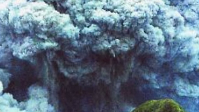 הדמיה של התפרצות הר הגעש (צילום: מתוך יוטיוב) (צילום: מתוך יוטיוב)